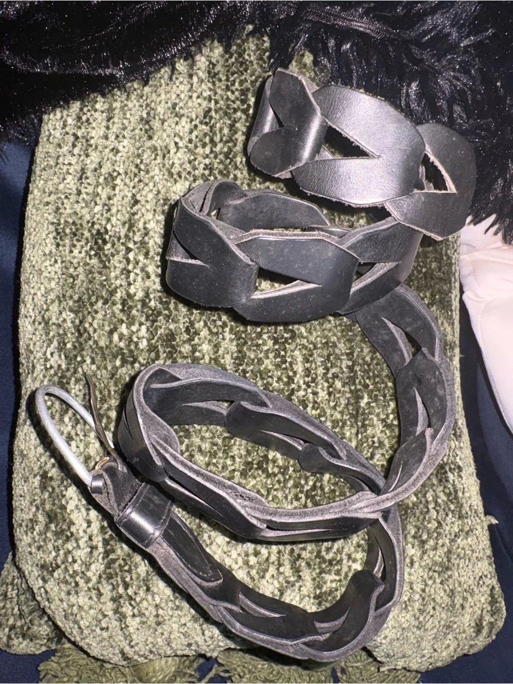 Vintage leather belt with a looped design  Black leather